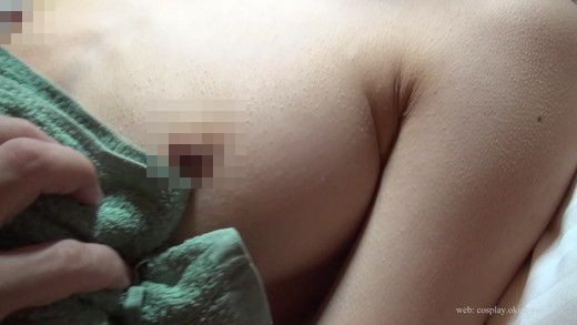 鳥肌！寝ている彼女の身体をタオルで拭いてあげた。[フルHD]